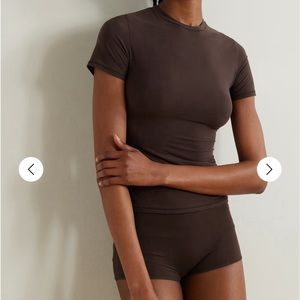 NWT SKIMS Fit everybody tshirt size small